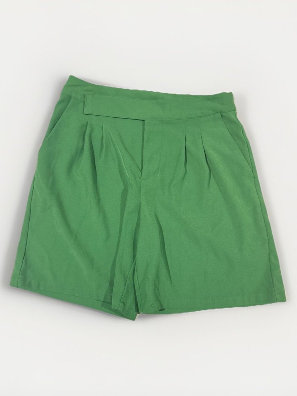 Future Collective Womens Alani Noelle Green Relaxed Trouser Shorts Size 8 A1